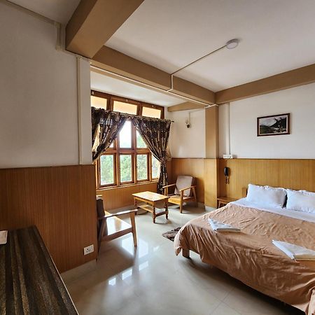 Hotel The Oak Tawang Exteriör bild