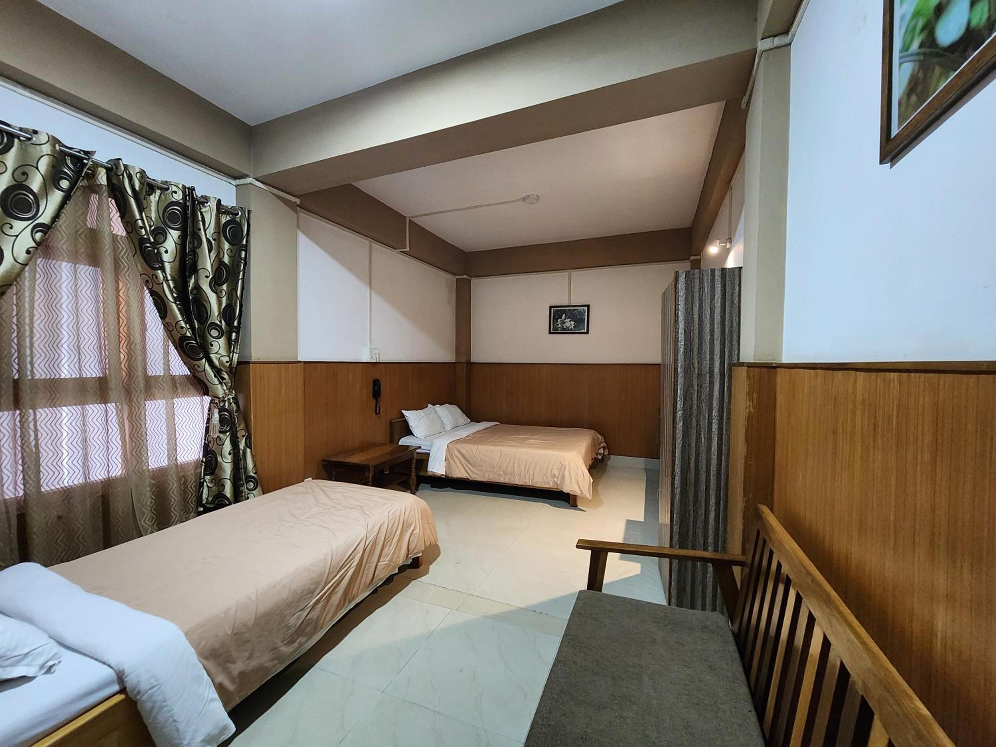 Hotel The Oak Tawang Exteriör bild