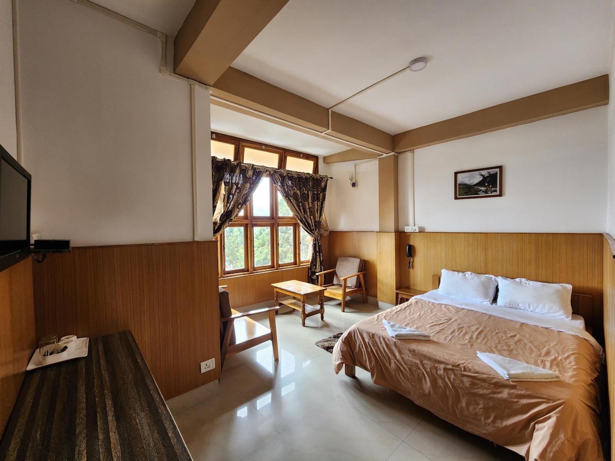 Hotel The Oak Tawang Exteriör bild