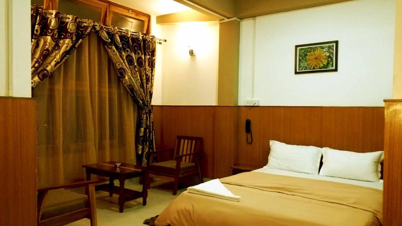 Hotel The Oak Tawang Exteriör bild